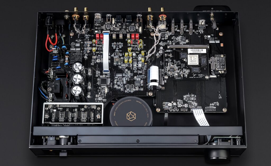 HiFi Rose RS451 Internals with DACs, Power Supply, and processor